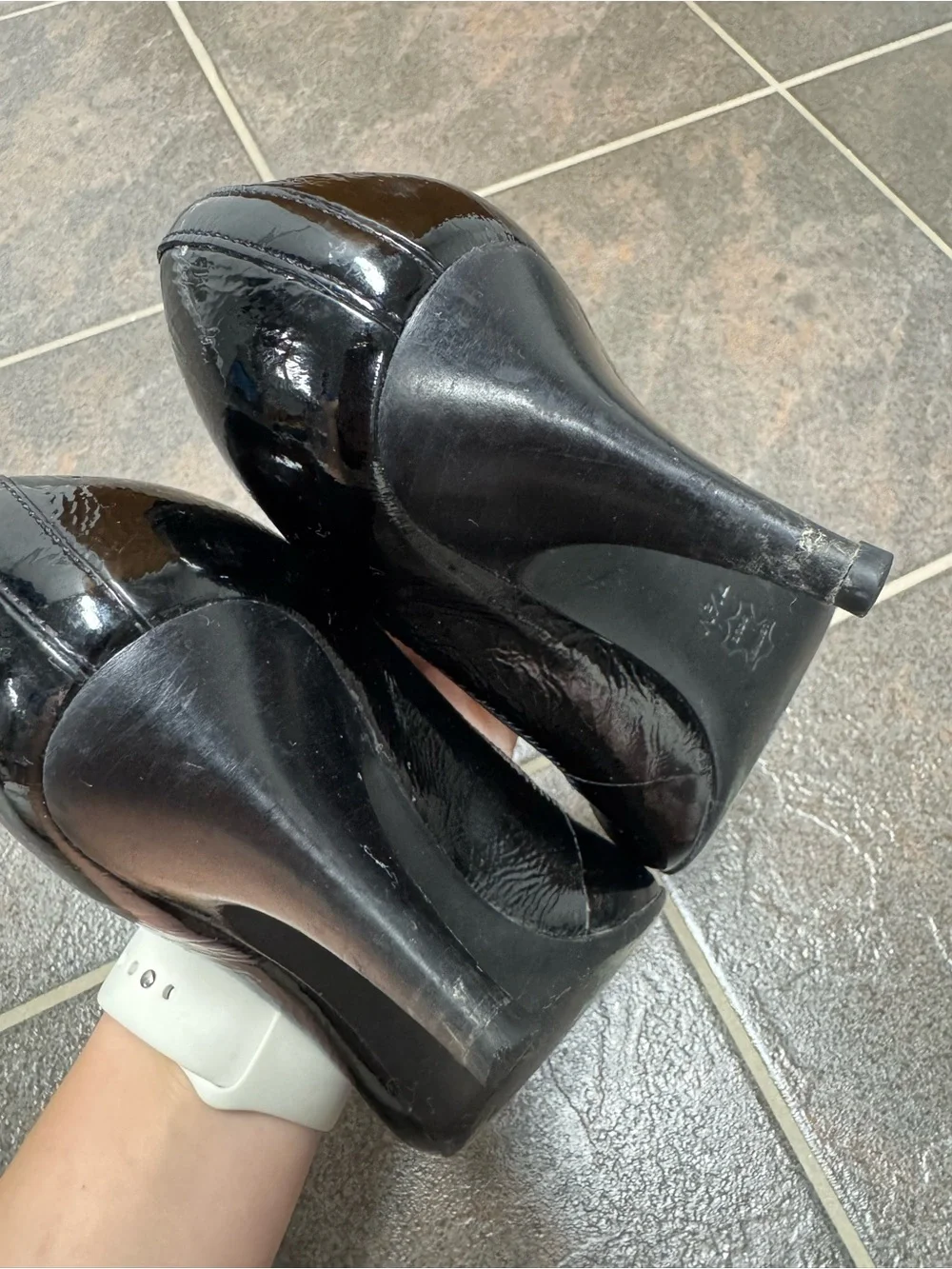 Tory Burch TB Caroline Patent Leather Round Toe Mid Heels Black 7.5